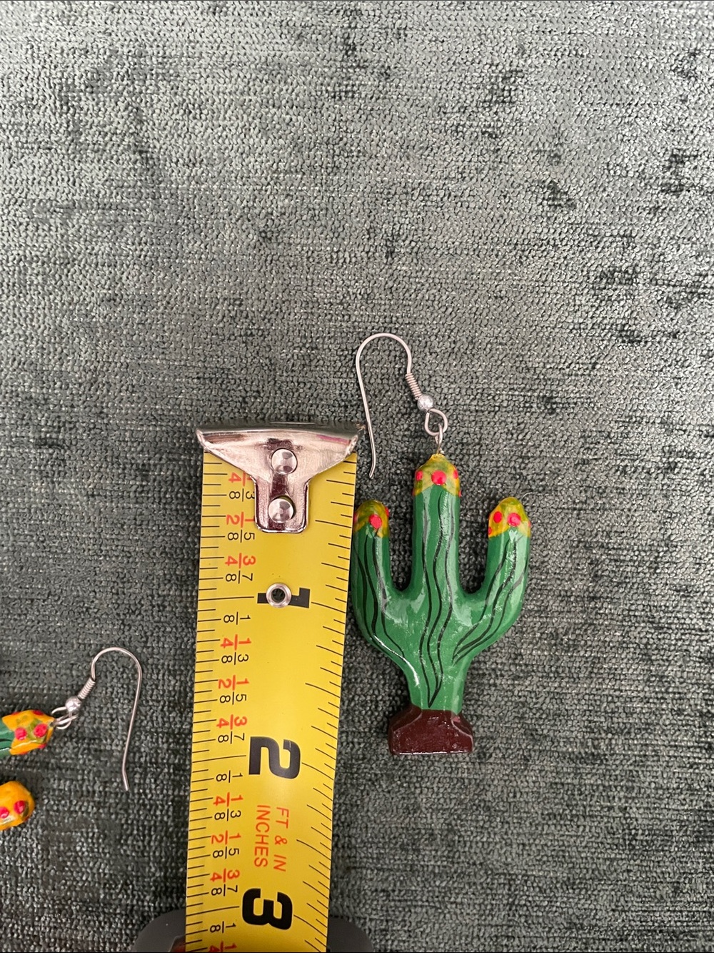 Vintage 1990’s Green Cactus Dangle Earrings. About 2 inch long. - Picture 3 of 3